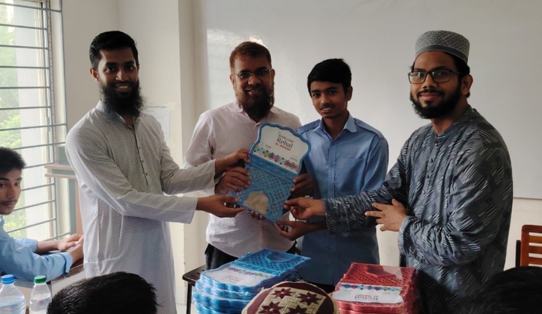 চ্যাম্পিয়ন একাডেমির আয়োজনে শিক্ষার্থীদের মাঝে কুরআন পাঠে আগ্রহ ও অধ্যবসায় বাড়াতে রেহাল বিতরণ কর্মসূচির আয়োজন
